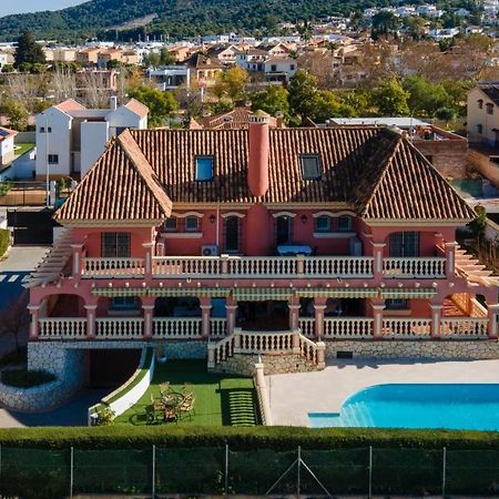 Tess Villa Cari アラウリン・デ・ラ・トレ エクステリア 写真